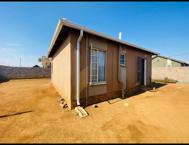 2 BEDROOM HOUSE FOR SALE IN SAVANNA CITY